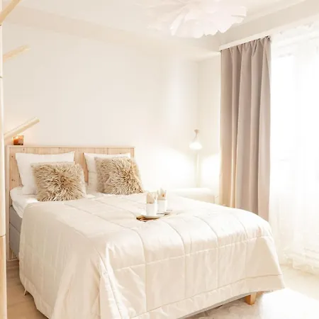 Aurora Studio, Center *