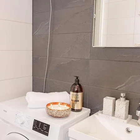 Aurora Studio, Center