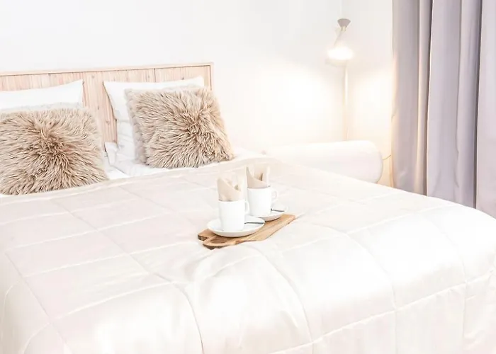 Aurora Studio, Center