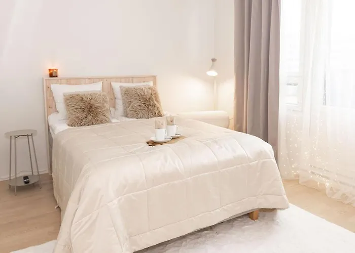 Aurora Studio, Center *